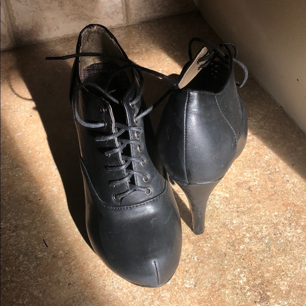 black tie up heel